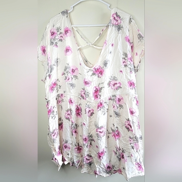 NWT Torrid Floral Cross Back Short Sleeve Blouse, Size 4 - Picture 3 of 4